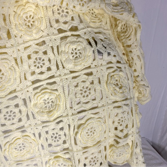 Vintage Handmade Cream Crochet Lace Granny Square Flower Afghan Blanket - Picture 13 of 14